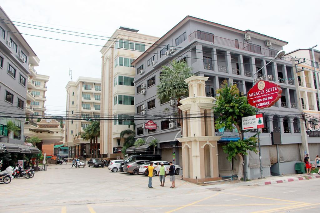 Royal Q & D Suites Pattaya Eksteriør bilde