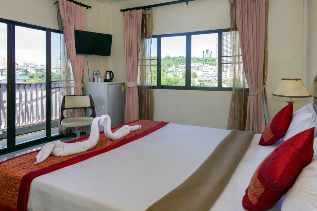 Royal Q & D Suites Pattaya Eksteriør bilde
