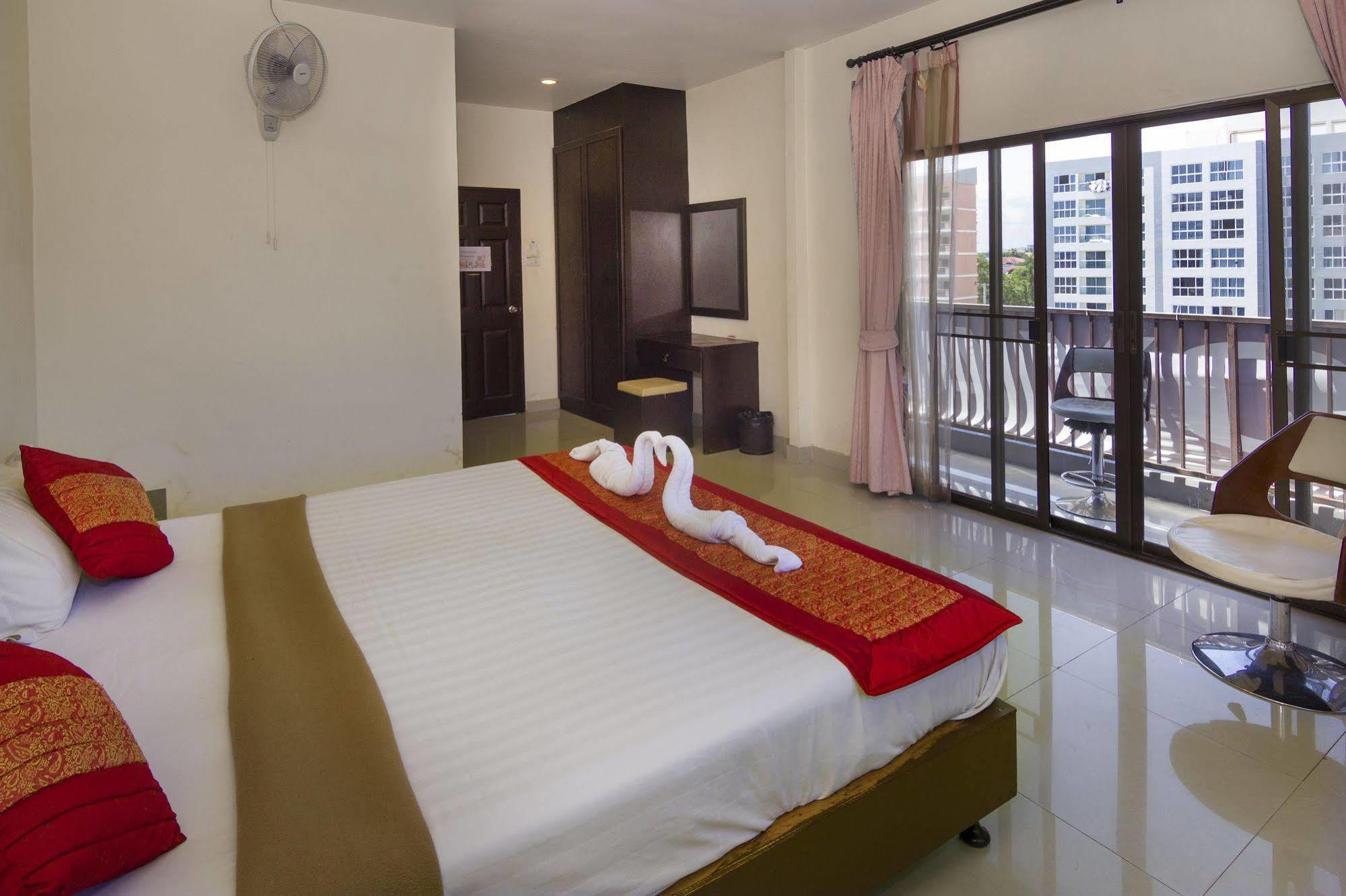 Royal Q & D Suites Pattaya Eksteriør bilde