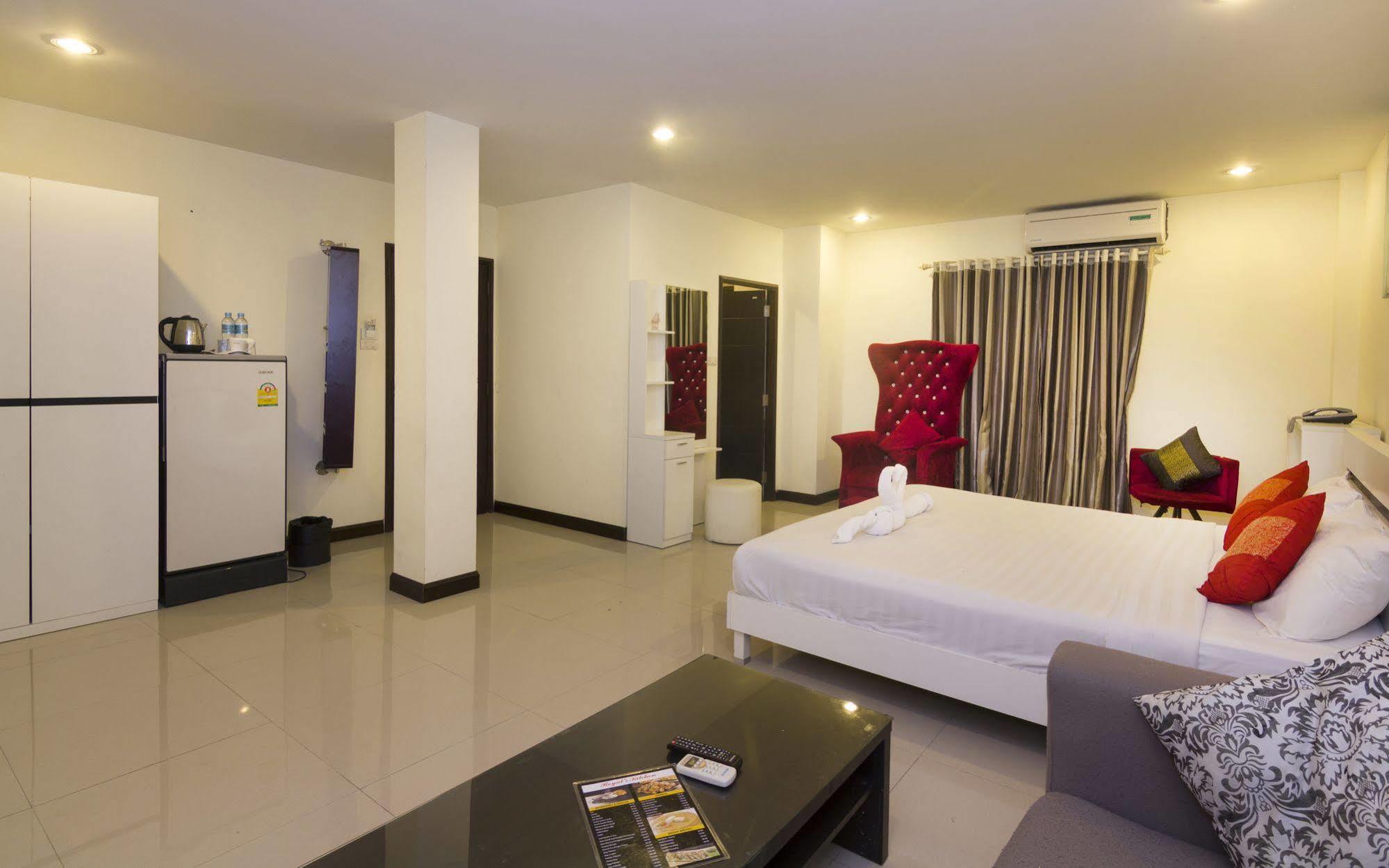 Royal Q & D Suites Pattaya Eksteriør bilde