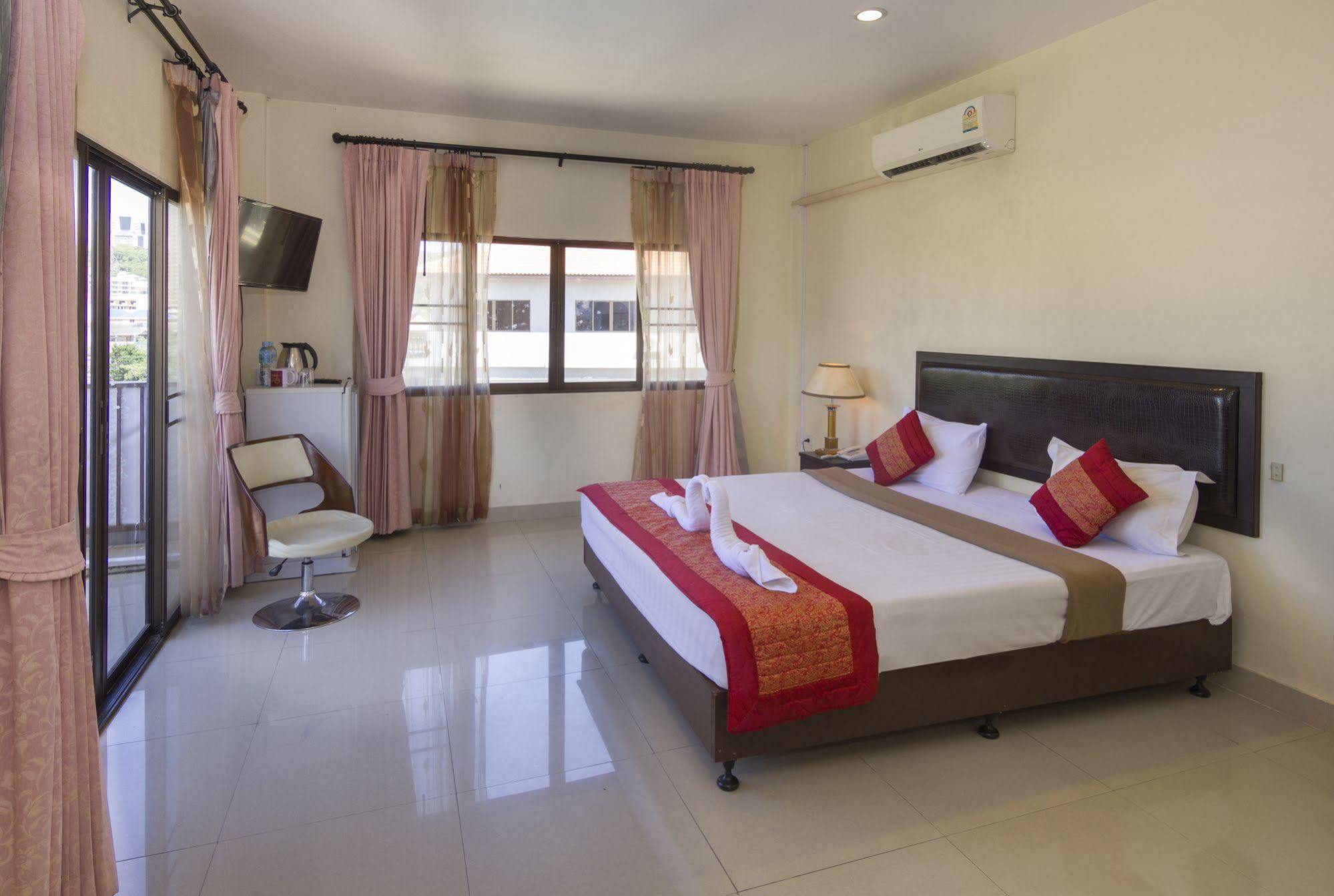 Royal Q & D Suites Pattaya Eksteriør bilde