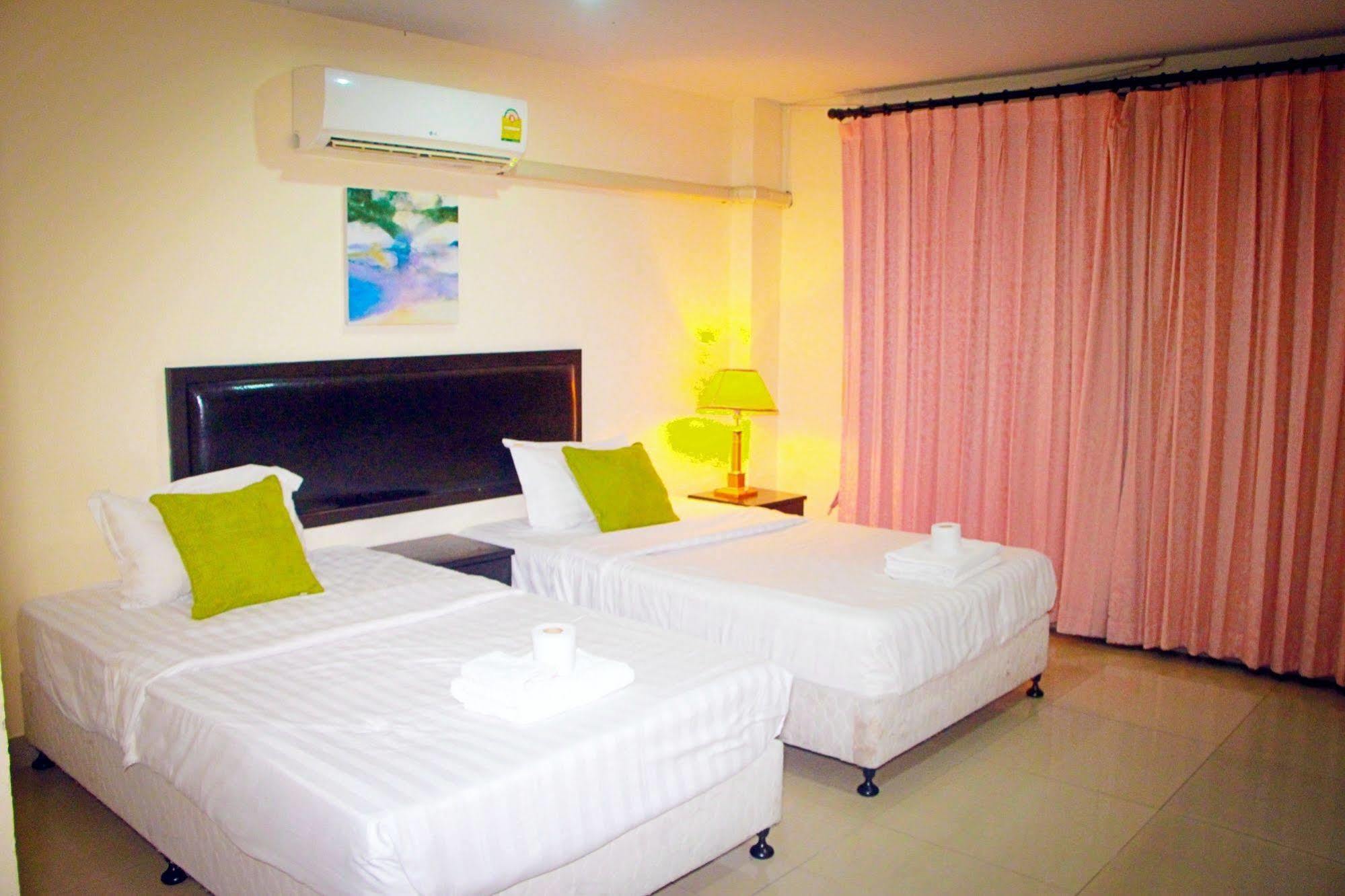 Royal Q & D Suites Pattaya Eksteriør bilde