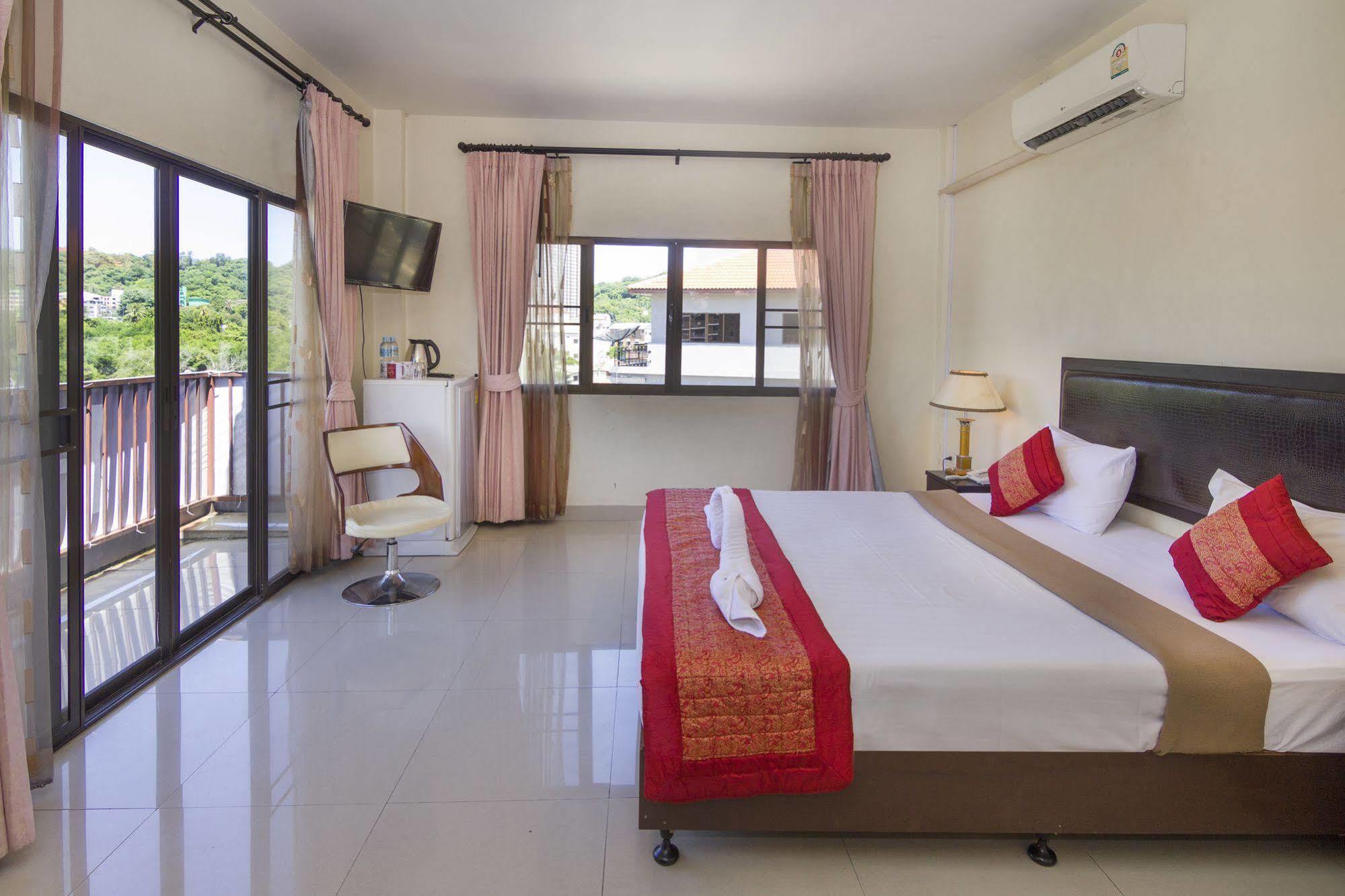 Royal Q & D Suites Pattaya Eksteriør bilde