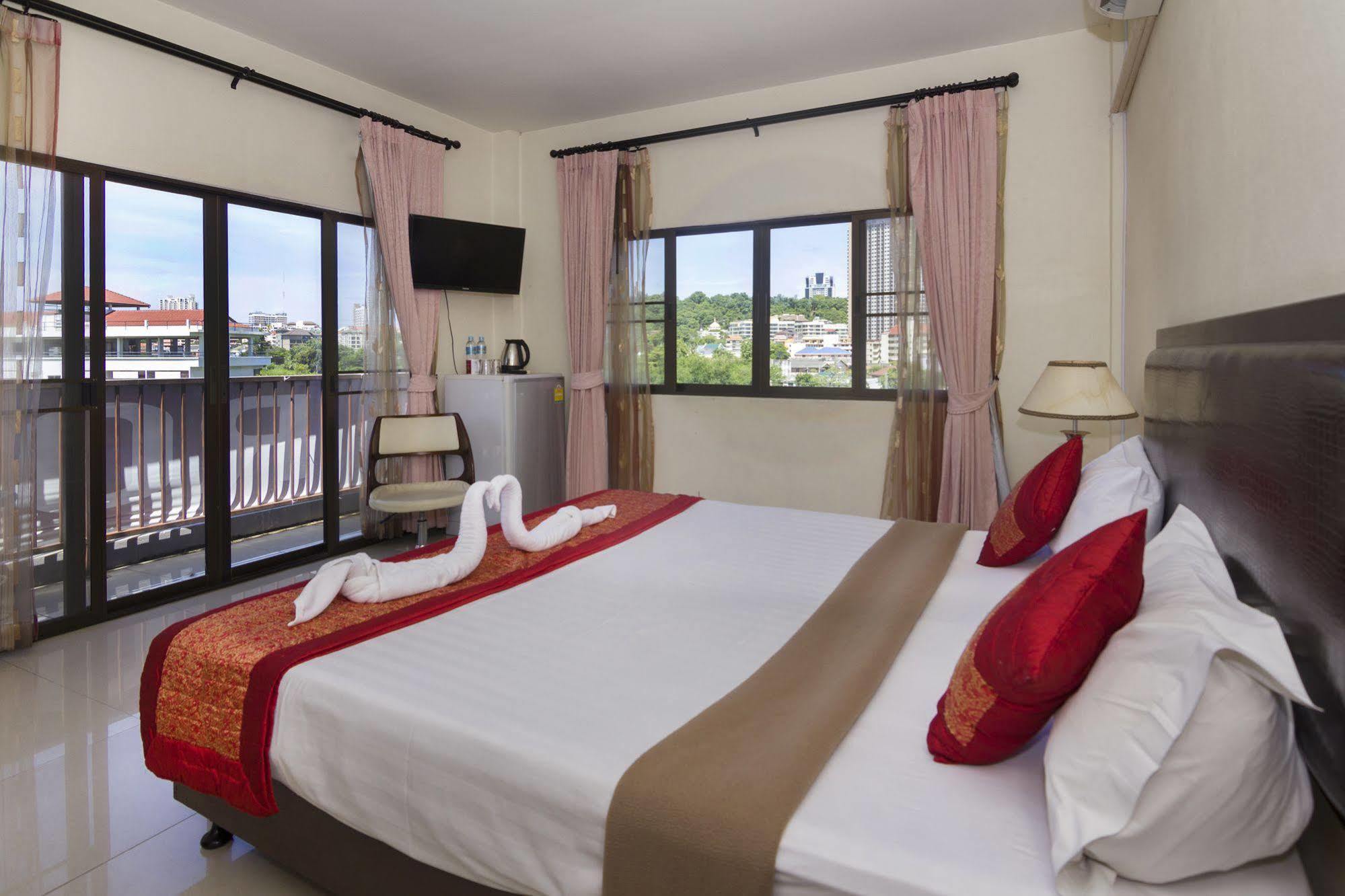 Royal Q & D Suites Pattaya Eksteriør bilde