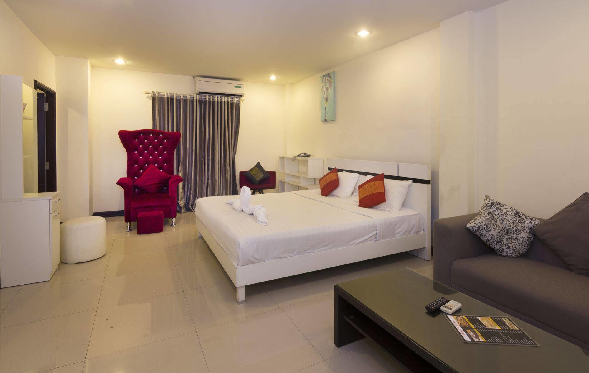 Royal Q & D Suites Pattaya Eksteriør bilde