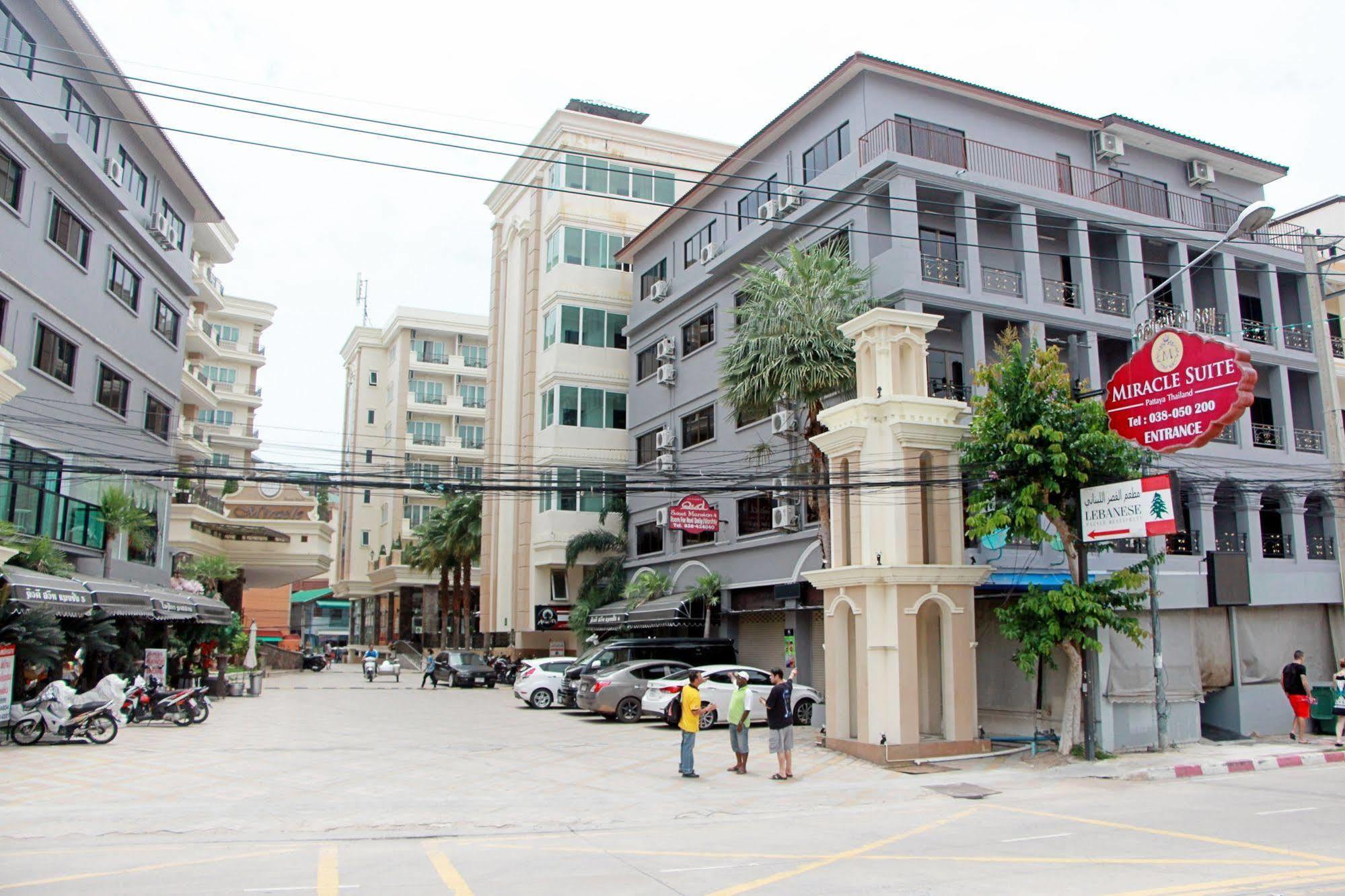 Royal Q & D Suites Pattaya Eksteriør bilde